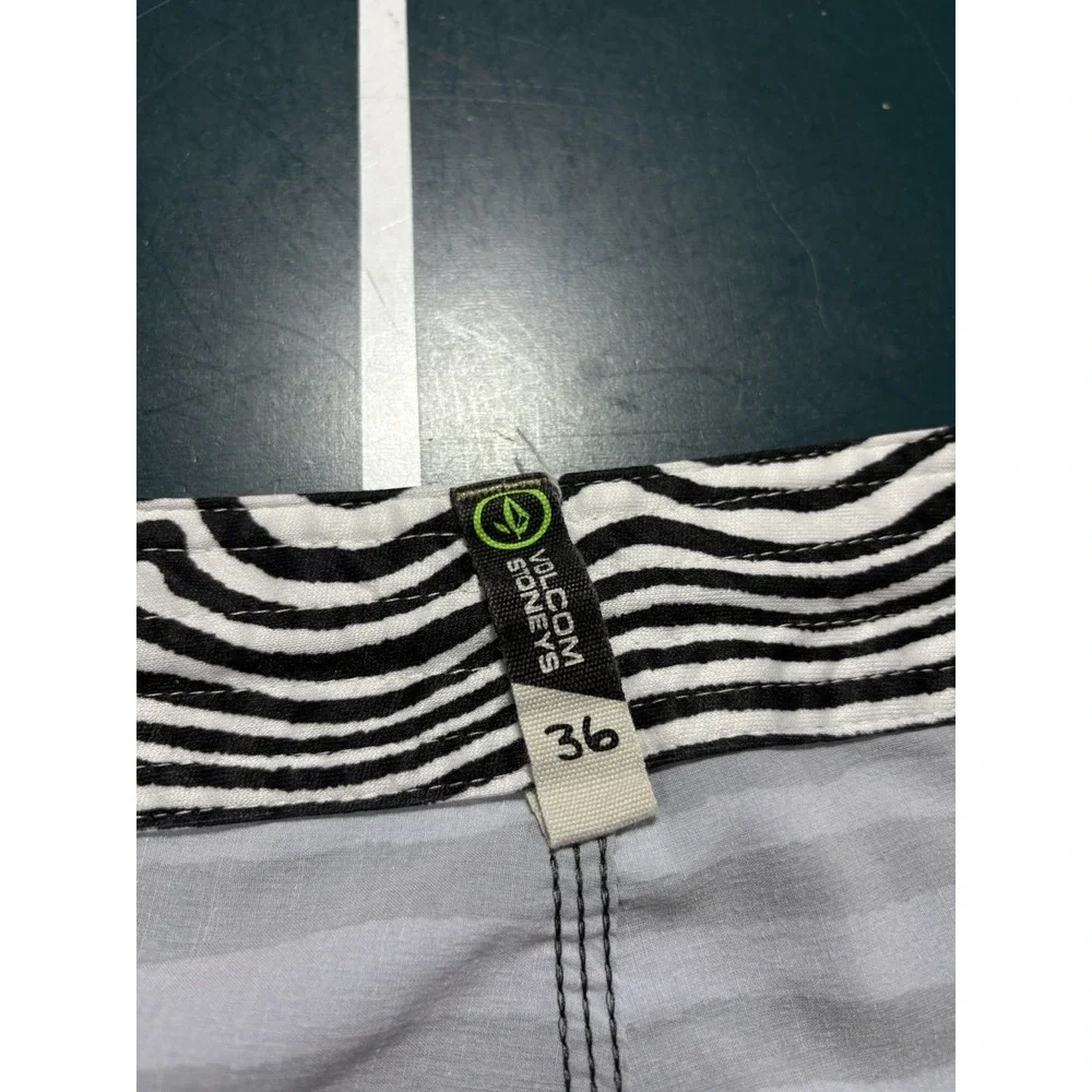 Volcom Stoneys Board Shorts Men's 36 Black Blue Striped Swim Trunks Surf Y2K